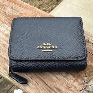 Coach Midnight Crossgrain Leather Vintage Wallet with zip inside pocket